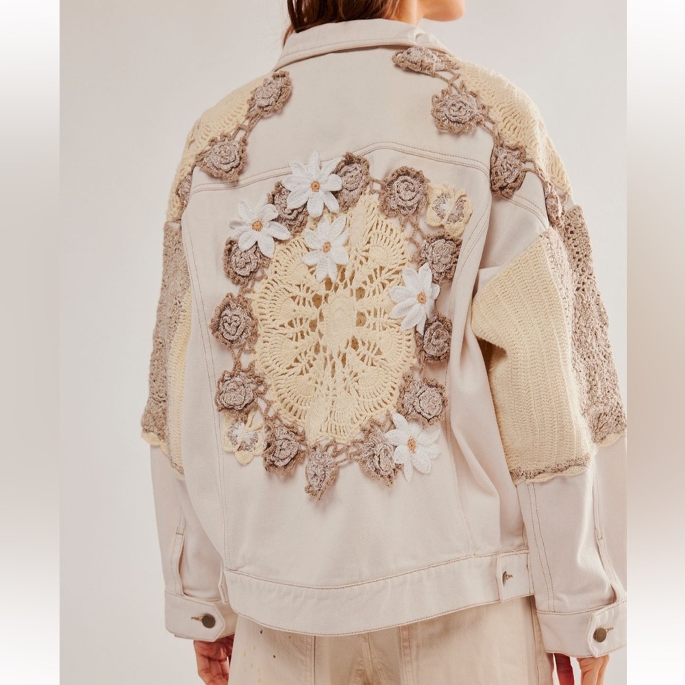 NWT Free People Bali Rare Hearts Crochet Embroidered Flower Beige Denim Jacket M